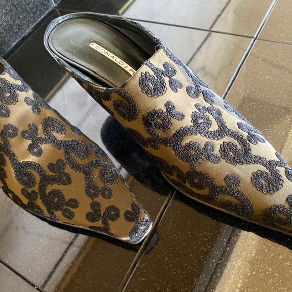 Donald J. Pliner (Made in the Mountains of Italy) - Picture 2 of 10